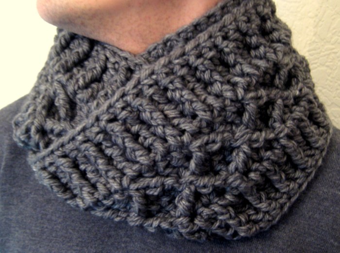 Chunky diamond infinity scarf free crochet pattern