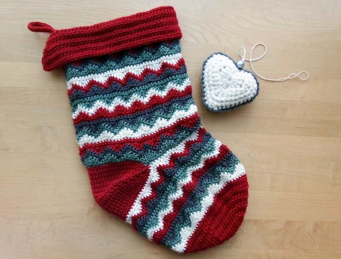 I love the zigzags on this Christmas Stocking - Free crochet pattern.