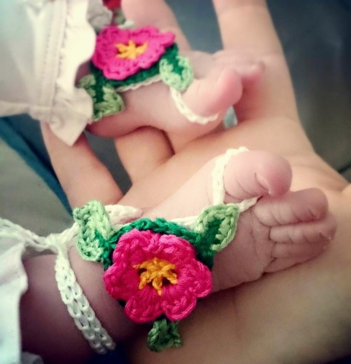 Baby Barefoot Flower Sandal – super adjustable free crochet pattern from Make My Day Creative