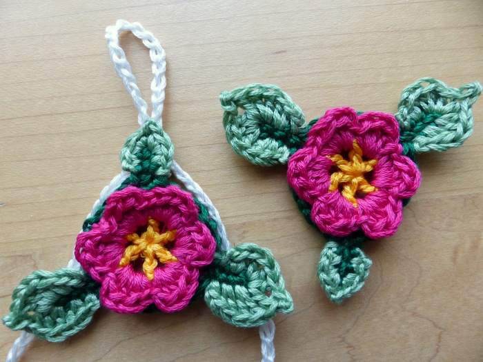 Baby Barefoot Flower Sandals - cute free crochet pattern from Make My Day Creative